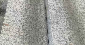 辽宁芙蓉白S型拉丝面路沿石