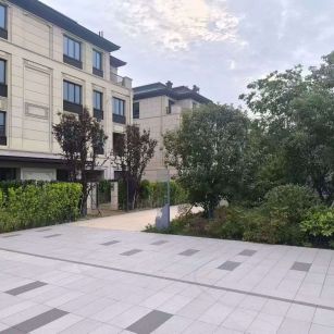 辽宁 芝麻白与芝麻白搭配铺装，尺寸1200*600