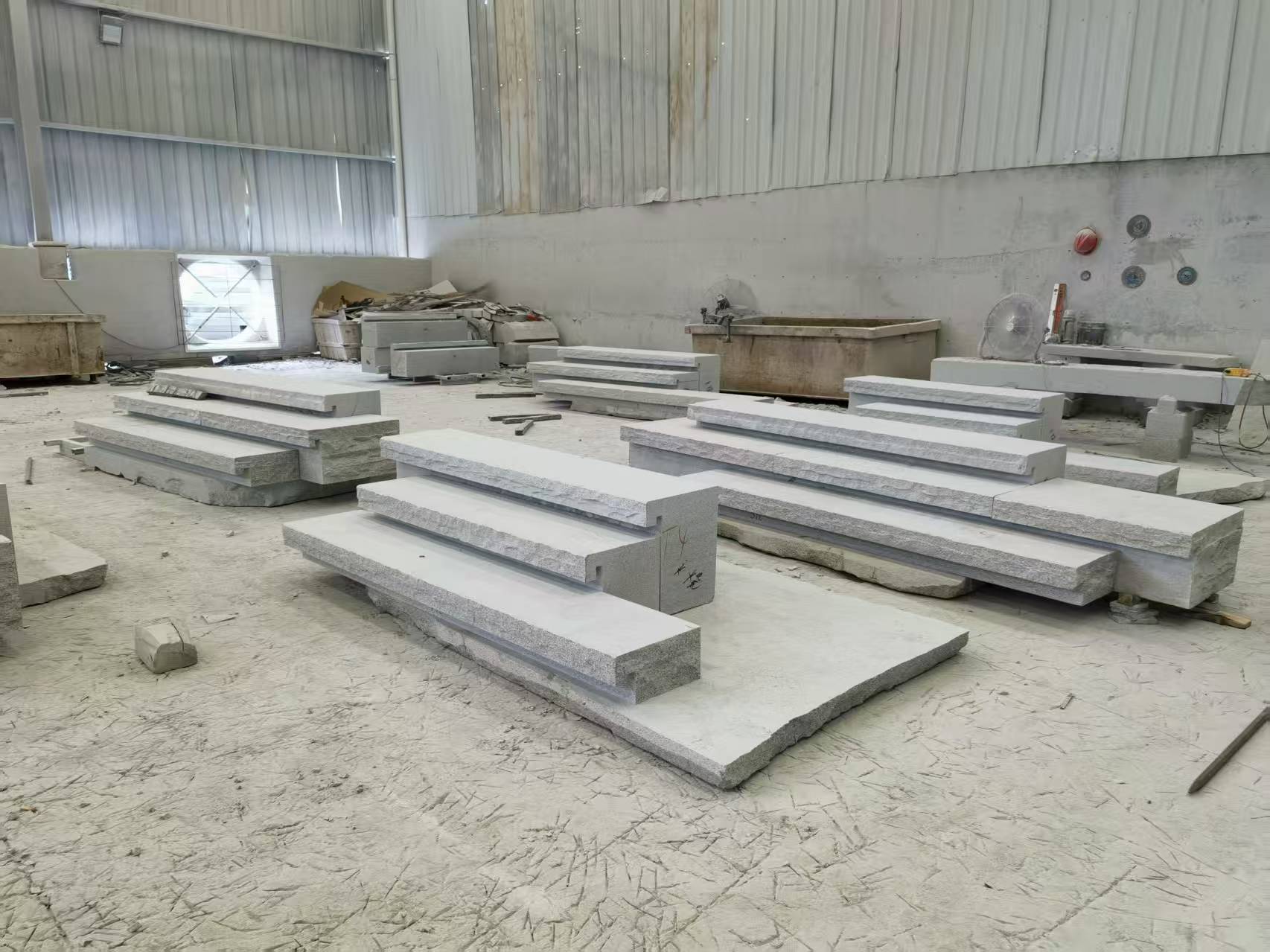辽宁 整石台阶（大面火烧+侧面自然面），出货前厂内拼装