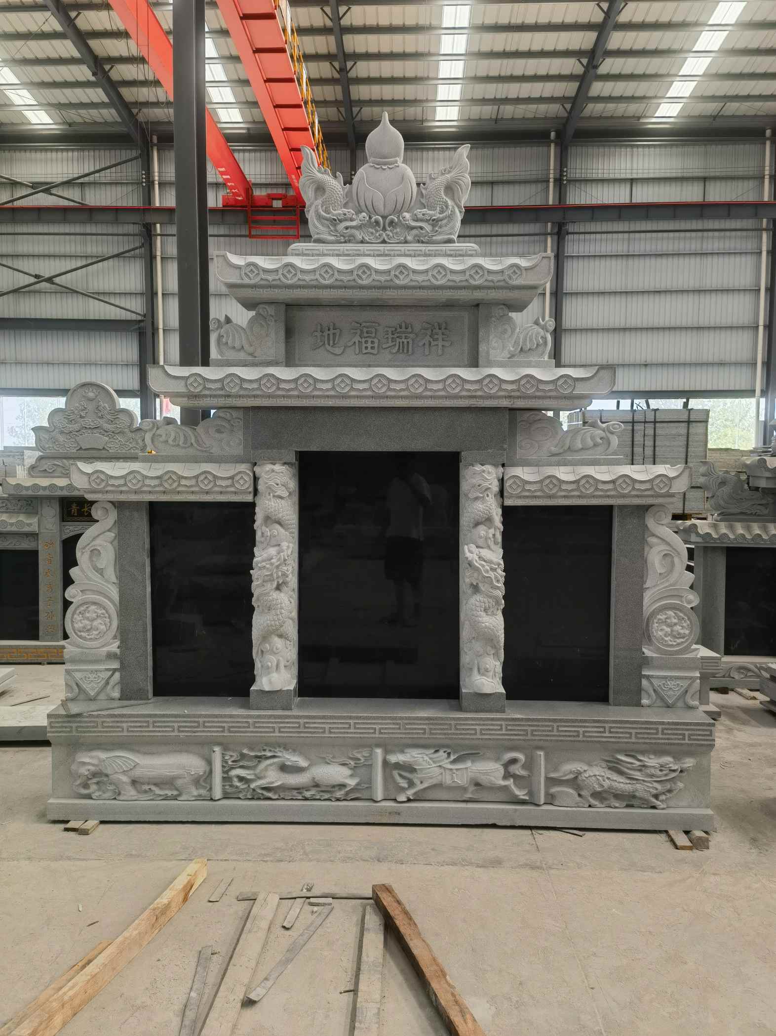 辽宁 芝麻灰高档墓碑、土墓，一套也支持定做