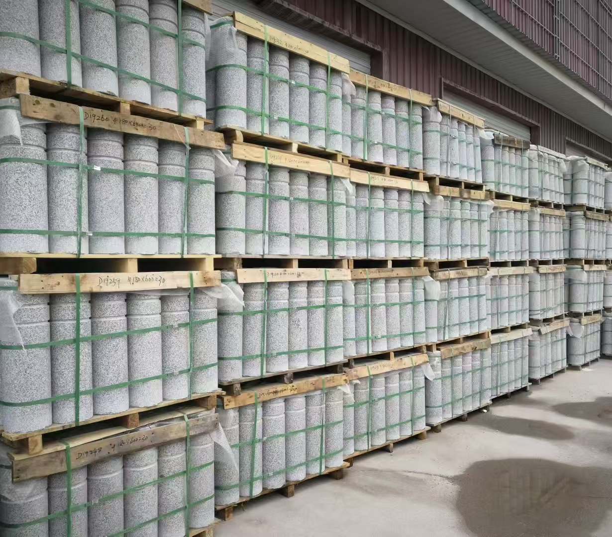 辽宁 芝麻白挡车柱、阻车桩、隔离柱