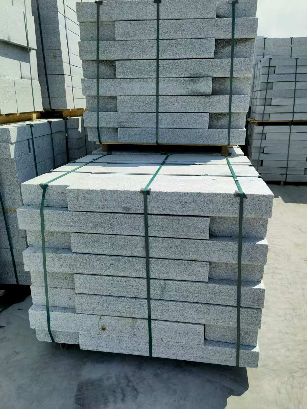 辽宁 芙蓉白花岗岩路沿石、平石尺寸标准，色泽均匀