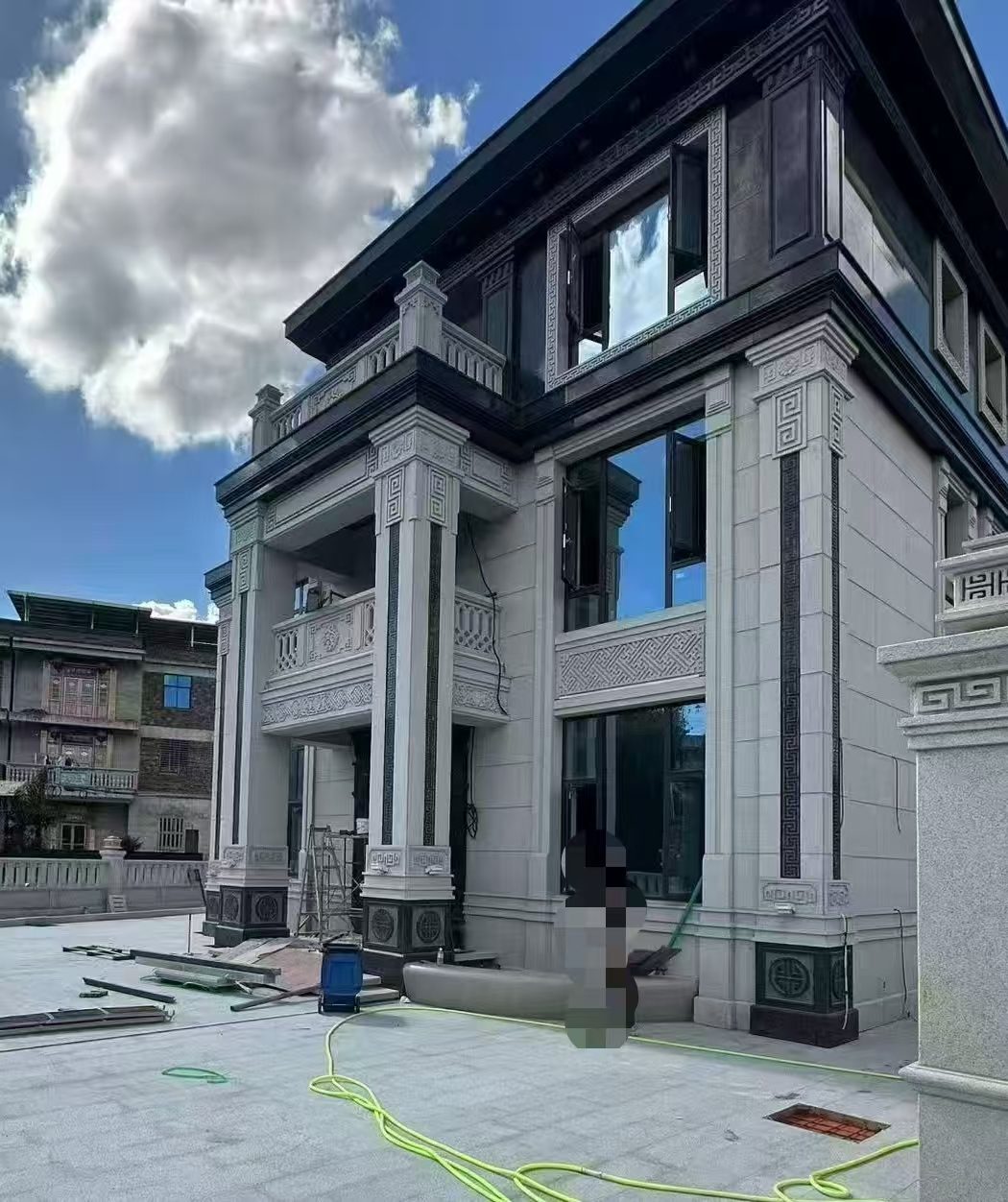 辽宁 别墅干挂，芝麻白与芝麻黑完美配合