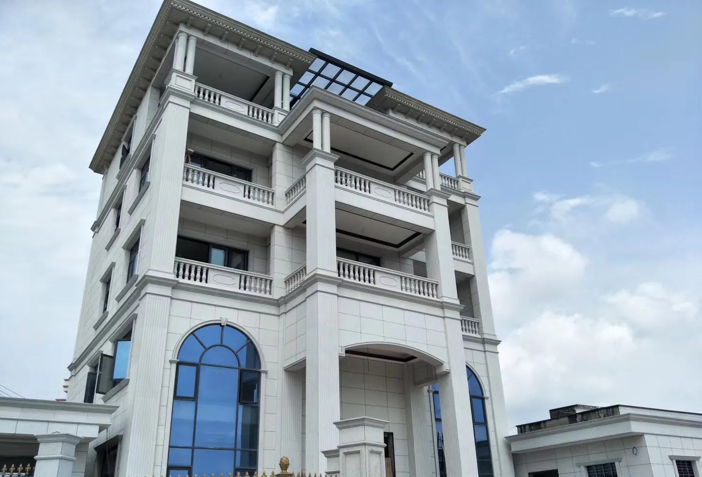 辽宁芝麻白别墅干挂效果展示