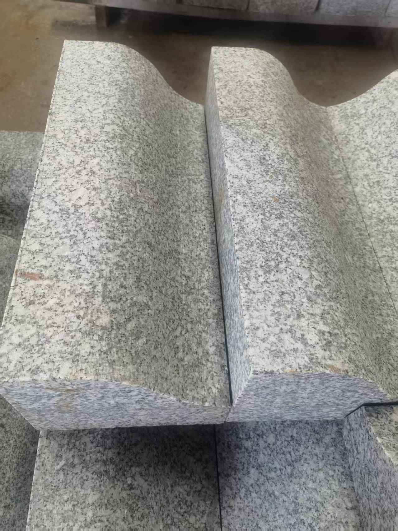 辽宁芙蓉白S型拉丝面路沿石